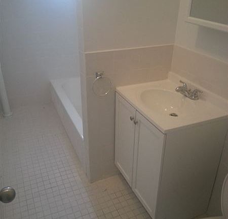 2147 East 17th St (5B) F