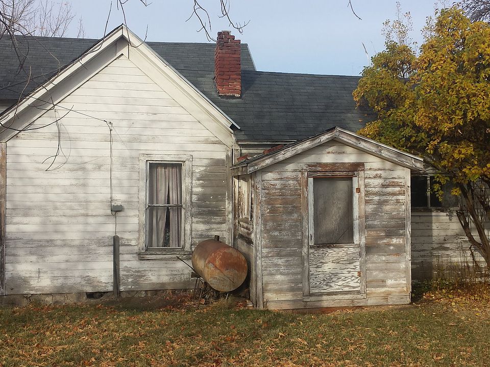 2nd image of 100 N Lake St