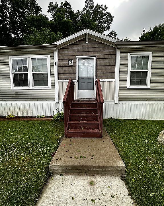 1st image of 1 Emerald Cir