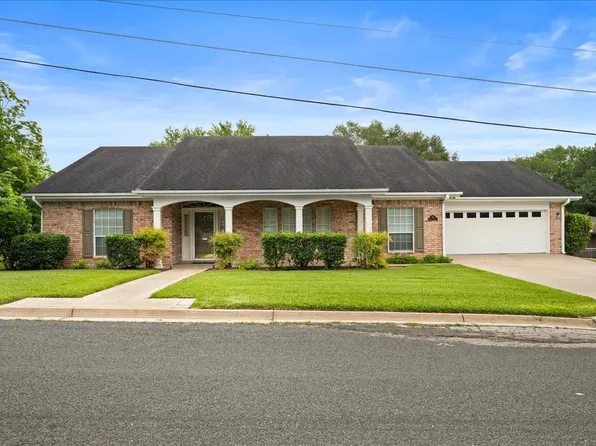 159 Charles St, La Grange, TX 78945