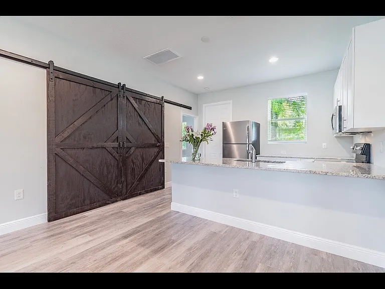 1614 E Mulberry Dr — Photo 5