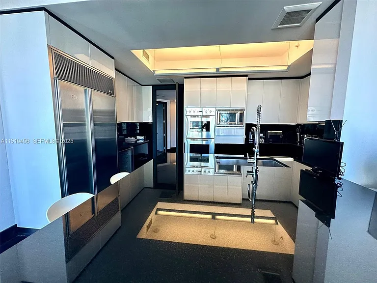 1425 Brickell Ave #42E — Photo 18