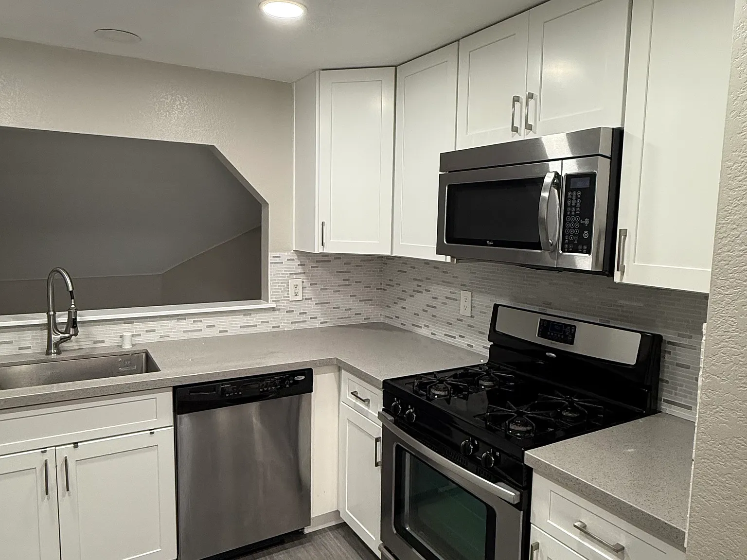 2 bed, 913 sqft, $2,850 — Photo 4