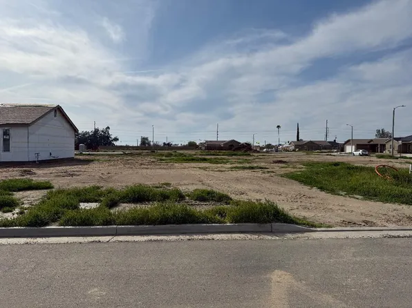 1133 S Creekside Place E, Porterville, CA 93257