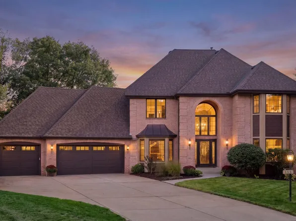 685 Valley View Ct, Shoreview, MN 55126