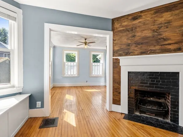 8 Orchard Pl, Foxboro, MA 02035
