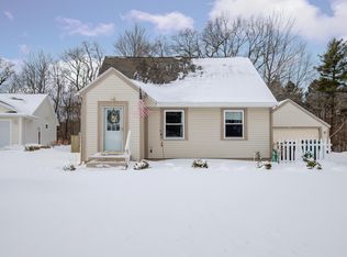 835 S Brookside Dr, Norton Shores, MI 49441