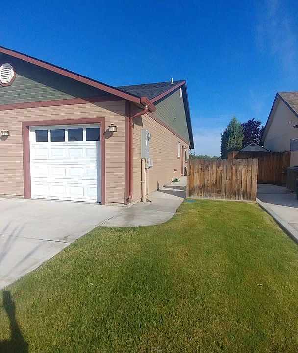1st image of 689 Tanglewood Dr #B