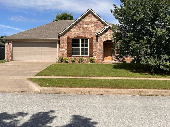 1445 S Highbush Ave, Fayetteville, AR 72701