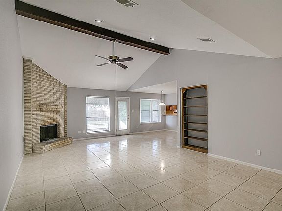 5th image of 18739 Wood Glen Ln