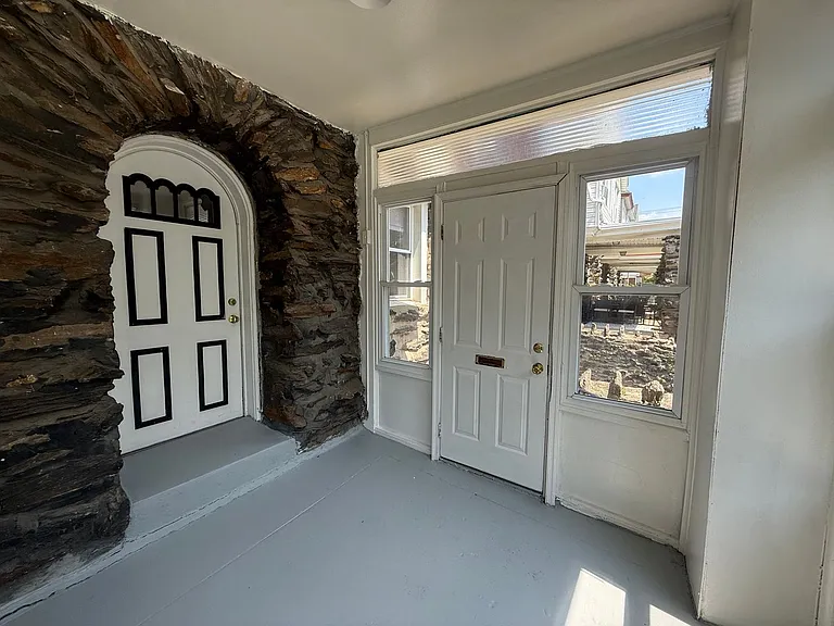 373 E Cliveden St — Photo 5