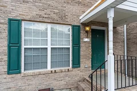 1st image of 3115 W Walnut St APT 6