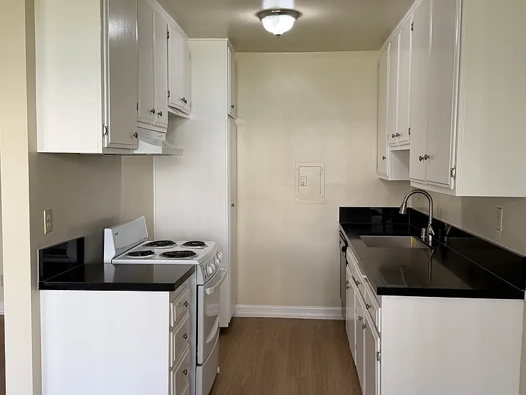 Palm Terrace Apartments — Photo 14