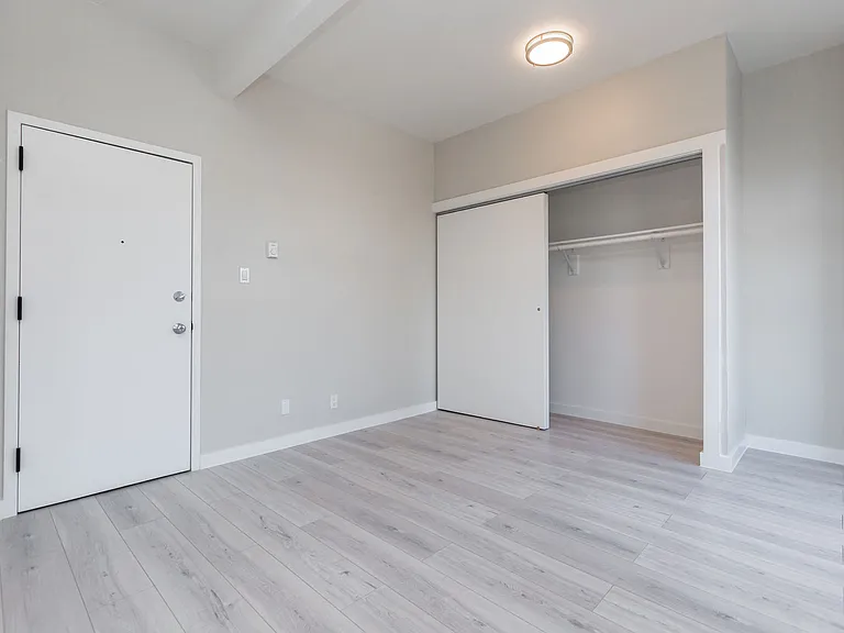 2385 Folsom — Photo 10
