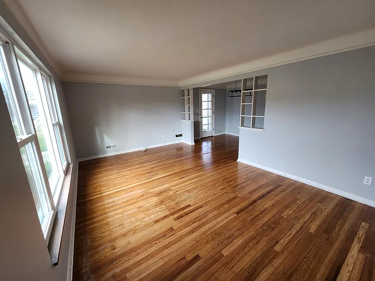 5985 Ridge Rd — Photo 7