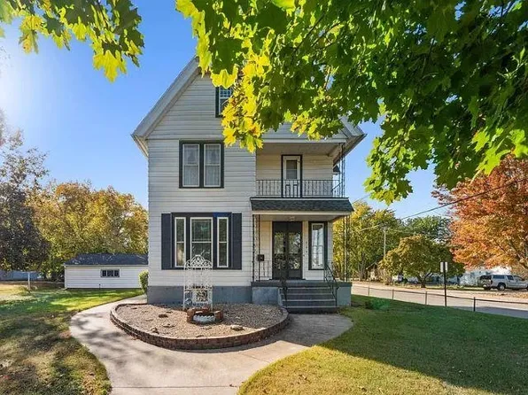 608 N Franklin St, Manchester, IA 52057