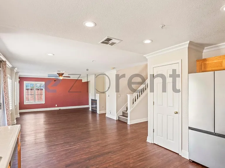 1366 Jayhawk Ln — Photo 17