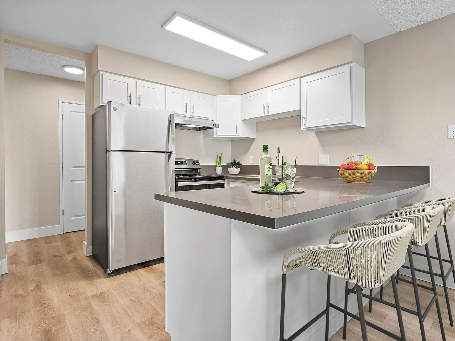 The Alexander Apartments — Photo 2