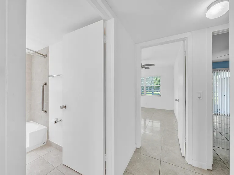 169 Suffolk E — Photo 16