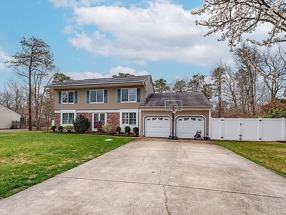 2nd image of 14 Rivendell Rd