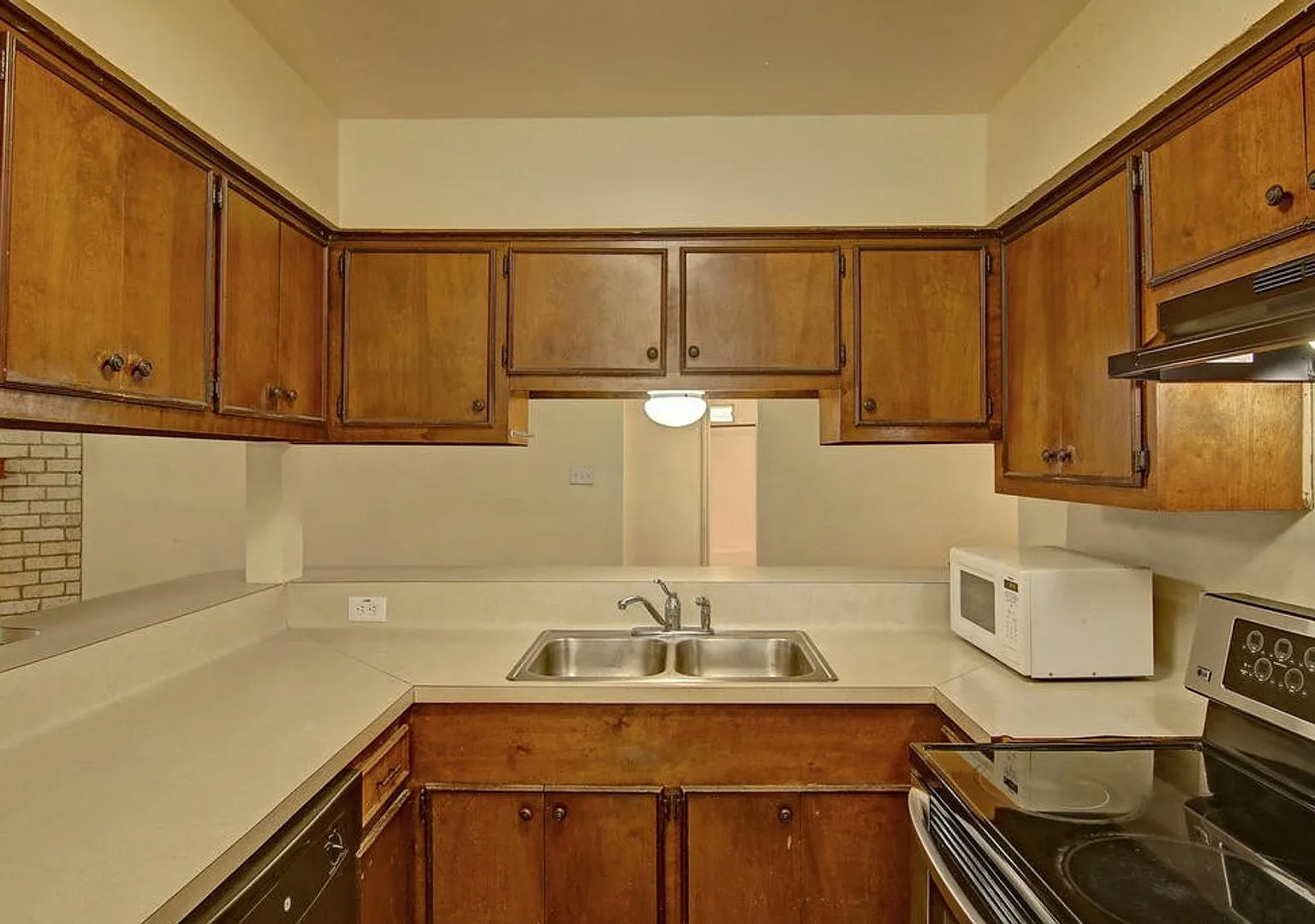 11401 Woodway Creek - 3/Bed 2/Bath - $1,695/month — Photo 4