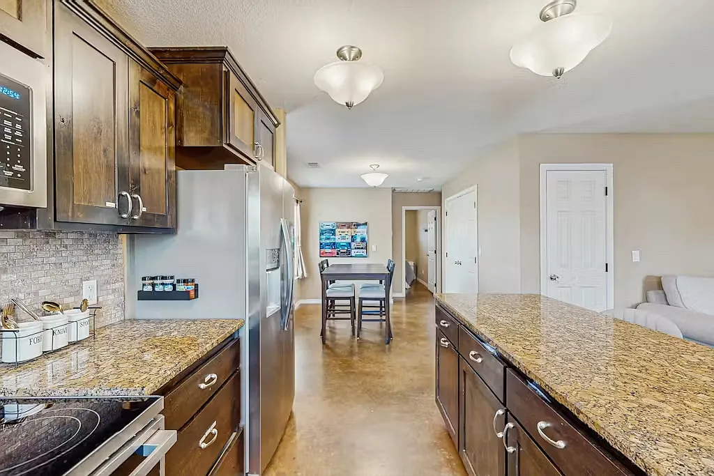 104 Ironway Dr — Photo 4