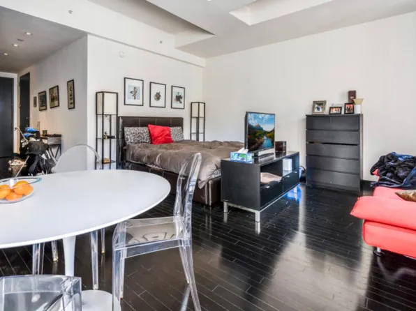 20 Pine Street image 3 of 9