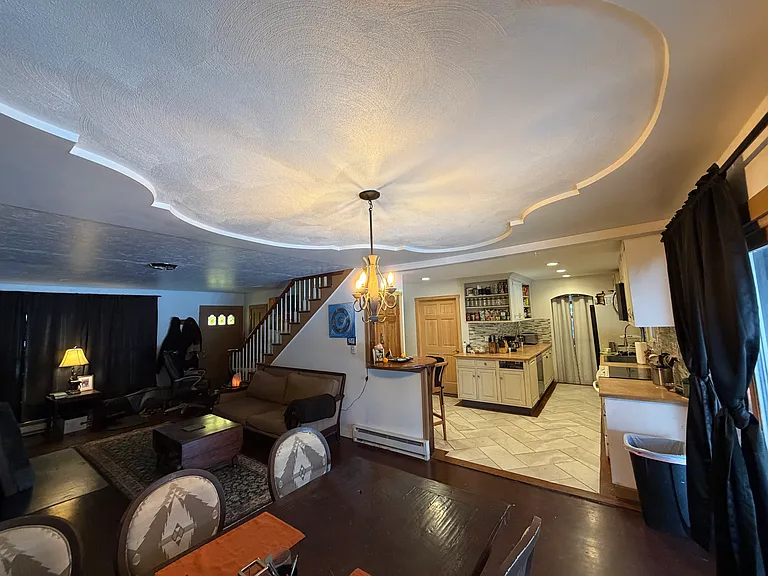 708 Valley Rd — Photo 3