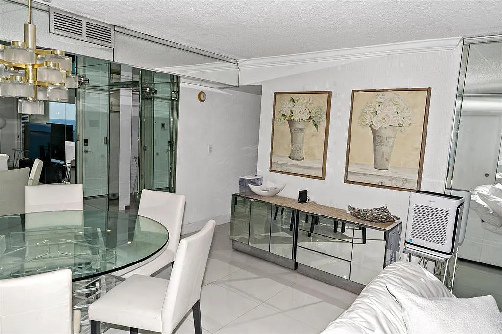 2 bed, 2.0 bath, 1350 sqft, $4,900 — Photo 3
