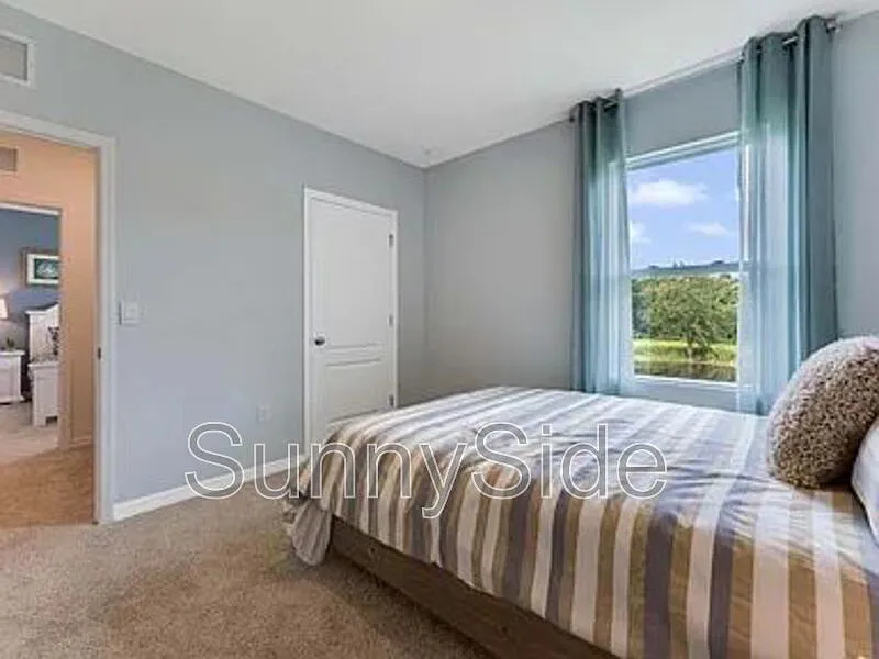 5 bed, 3.0 bath, 2446 sqft, $2,400 — Photo 2