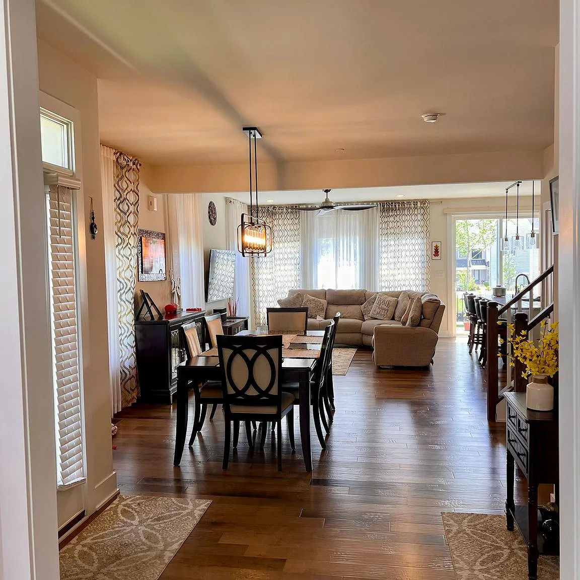 3 bed, 2.5 bath, 2678 sqft, $3,300 — Photo 4