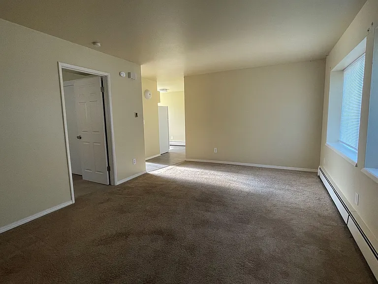 1100 Cedar Ct — Photo 3