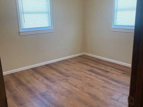 5th image of 440 N 4th St APT 3