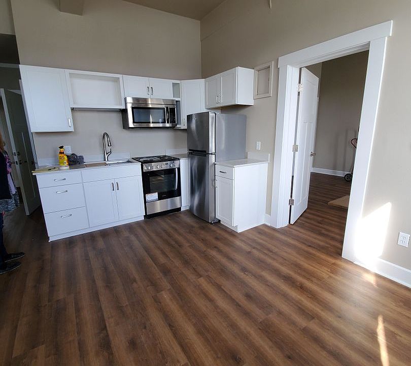 2nd image of 275 N Broadway St #803