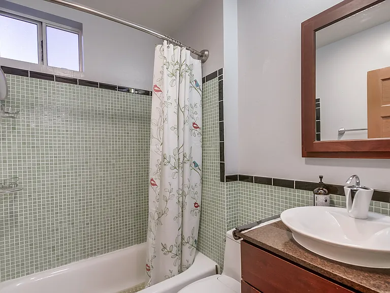 1511 Gregory St — Photo 48