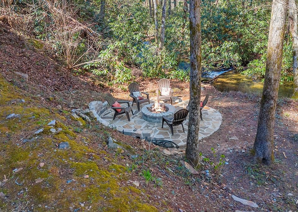 11th image of 740 Little Rock Creek Rd