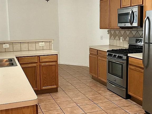 4th image of 6807 Manor Hollow Ln