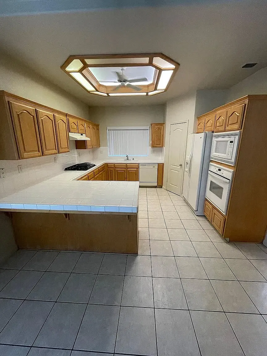 3 bed, 2153 sqft, $2,640 — Photo 4