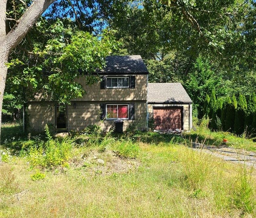 2nd image of 93 Meeting House Ln