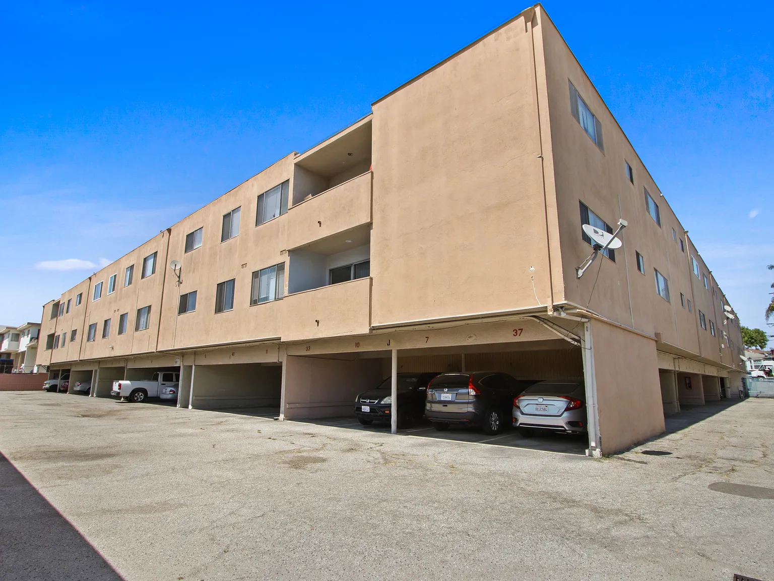 850 Victor Ave — Photo 3