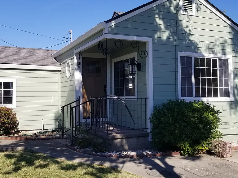 5528 Date Ave #A — Photo 2