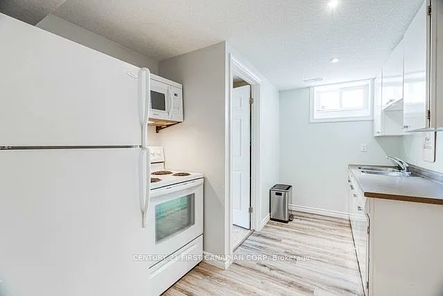 216 Irving Pl #LOWER — Photo 10