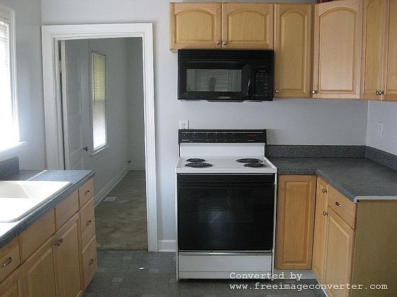 5th image of 233 Louisa Ave