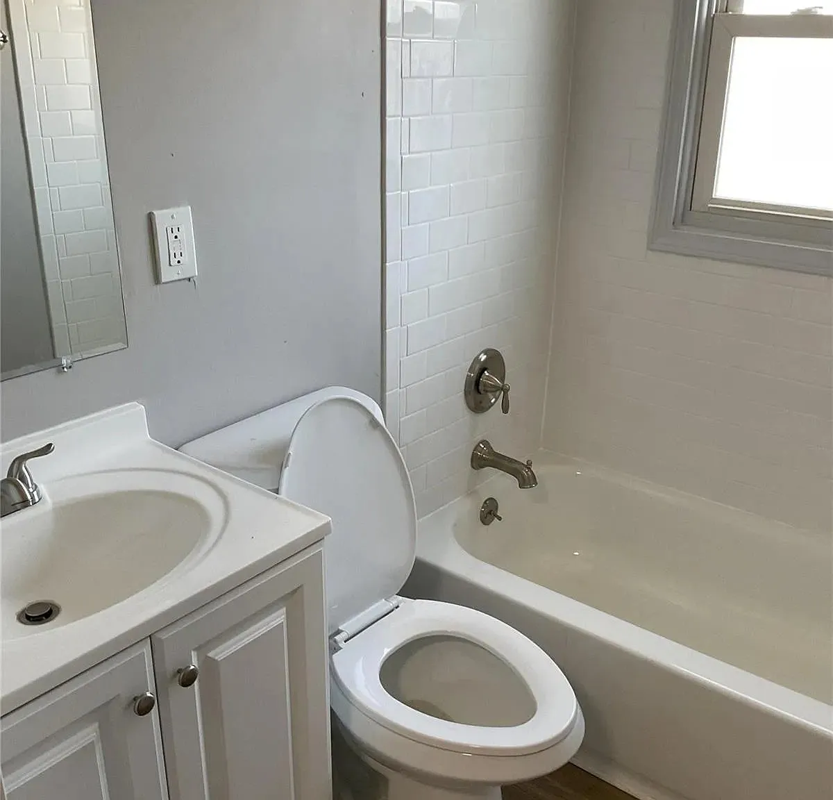 2 bed, 1.0 bath, 874 sqft, $1,297 — Photo 4