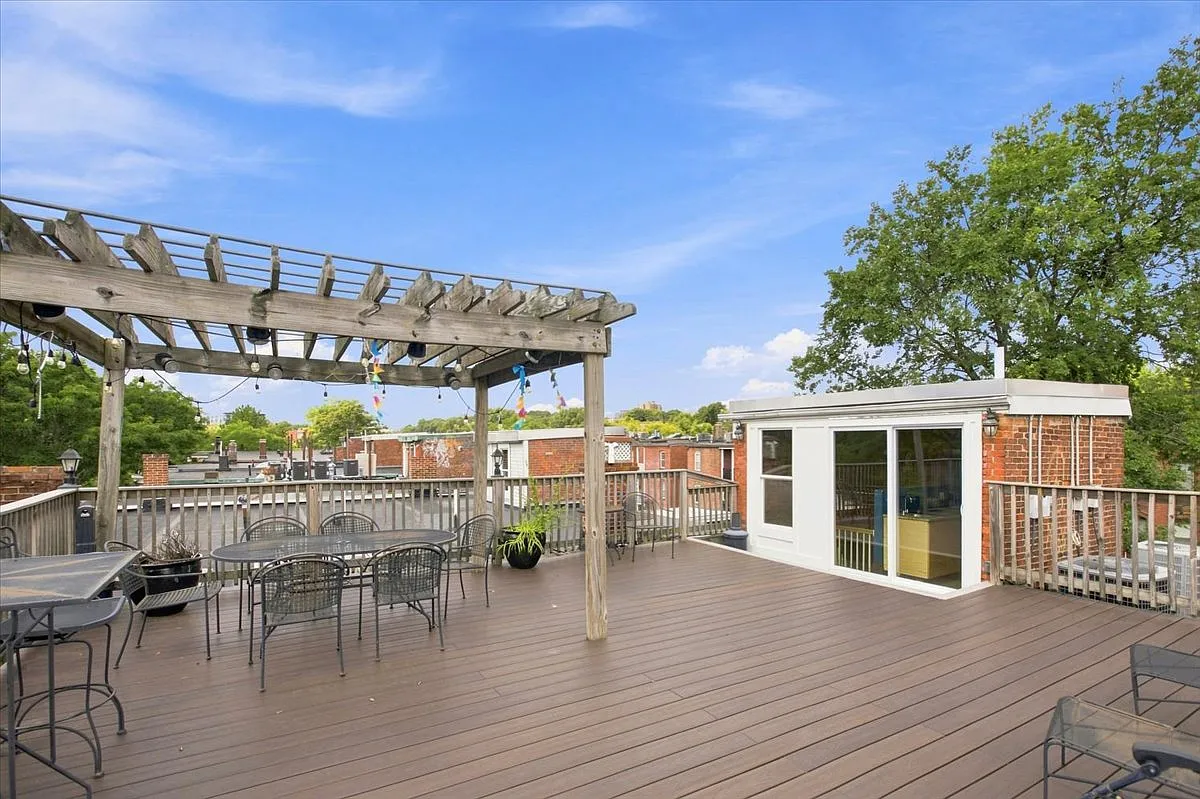 4 bed, 2.0 bath, $5,200 — Photo 1