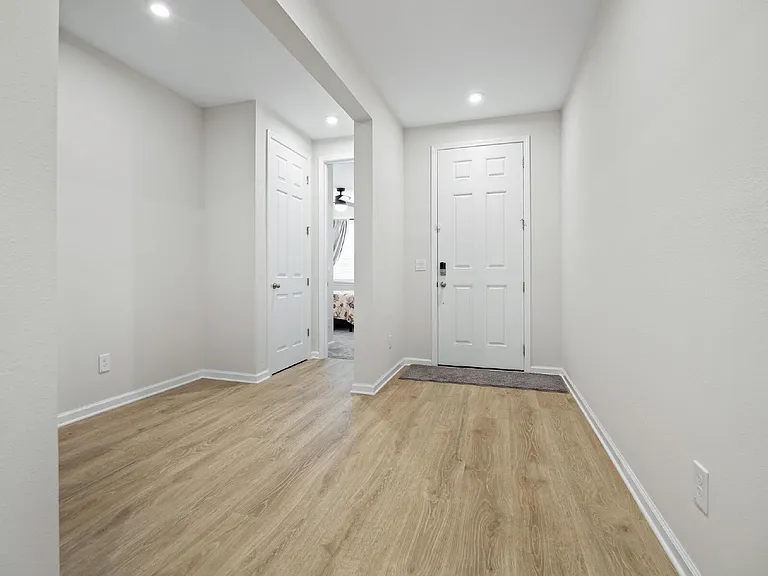 73 Moana Ct N — Photo 2