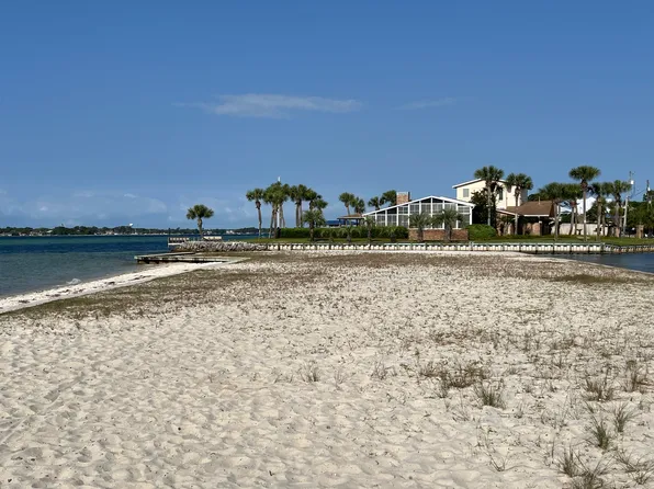 28 8th St APT 8, Shalimar, FL 32579
