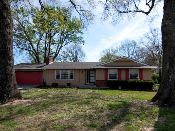 6613 Chestnut Ave, Kansas City, MO 64132