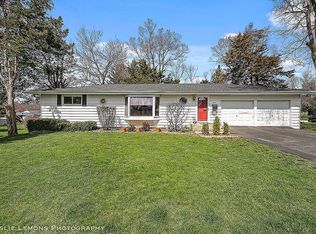 326 E Ardmore Ave, Roselle, IL 60172