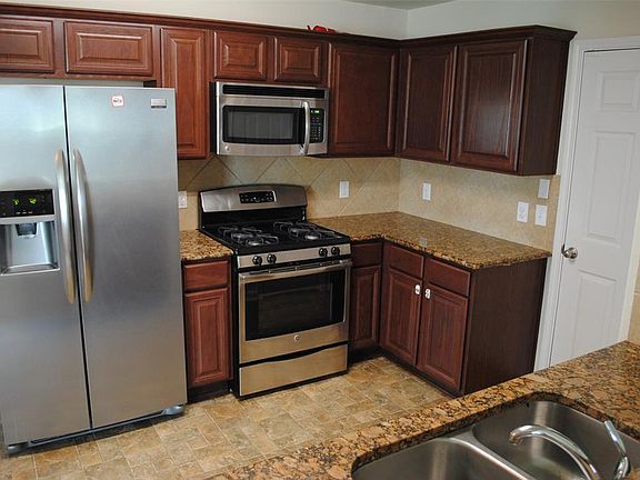 4th image of 1018 Crestmont Place Loop